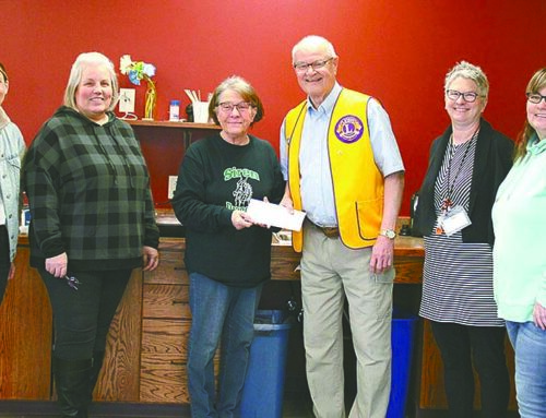 Library receives donation from Lions Club
