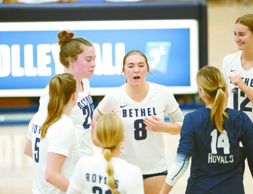 Hetfeld, Royals extend win streak to seven; college roundup