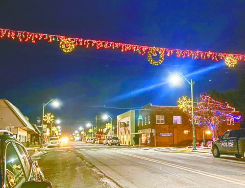 A Christmas stroll through Balsam Lake businesses