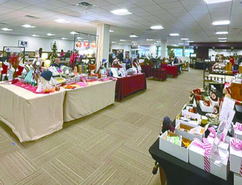 Holiday market in Siren draws large crowd